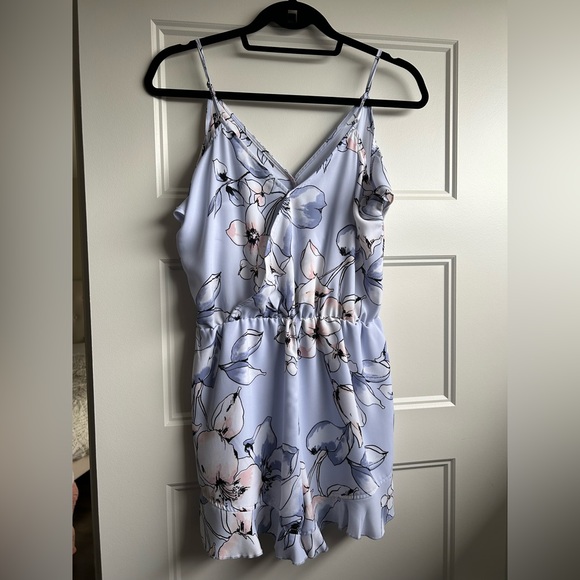 Dynamite Romper - Picture 2 of 3